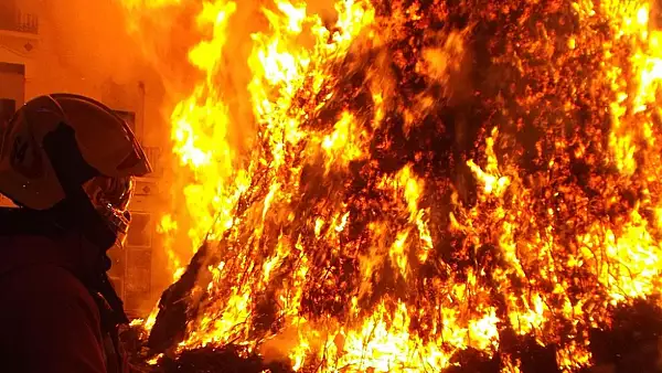 Incendiu de proportii la o hala din Mogosoaia. Forte impresionante de interventie, pompierii au mobilizat 8 autospeciale