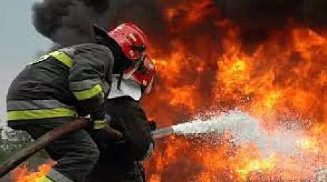 Incendiu de proportii la Petrosani, intr-un complex de lux