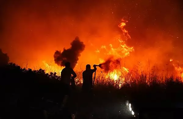 incendiu-de-vegetatie-de-amploare-in-apropiere-de-statiunea-kusadasi-unde-se-afla-si-turisti-romani.webp