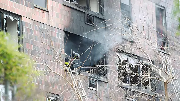 Incendiu devastator, in Bronx: bloc cuprins de flacari - 19 morti, intre care 9 copii, si zeci de raniti