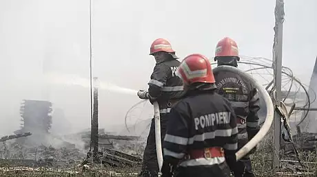 Incendiu in Bucuresti, in zona Pallady. Pompierii au intervenit cu 5 autospeciale