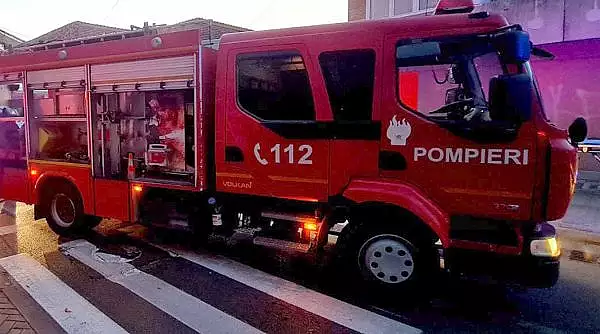 Incendiu intr-o benzinarie din Constanta! A luat foc acoperisul