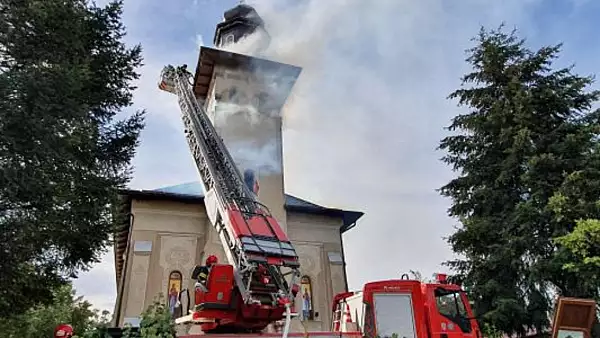 Incendiu la o biserica ortodoxa, interventie de amploare a pompierilor