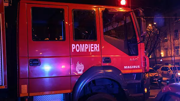 Incendiu la un hotel din Brasov, oamenii si-au petrecut noaptea in masini - VIDEO