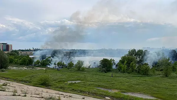 Incendiul devastator din Delta Vacaresti a fost STINS. Au ars 30.000 de metri patrati de vegetatie FOTO+VIDEO