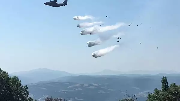 Incendiul din Parcul Natural Portile de Fier nu a fost stins, efectivele de interventie au fost sporite. Imagini spectaculoase cu aeronavele militare SPARTAN - 