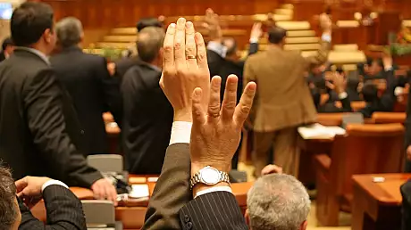 Incepe ultima sesiune a actualului Parlament: legi restante si proiecte electorale cu consecinte