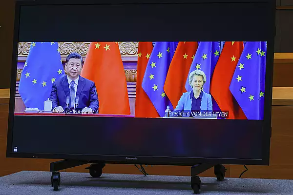 Inceputul unui razboi comercial cu Beijingul? UE ar urma sa anunte azi tarife de mai multe miliarde de euro pentru masinile electrice chinezesti