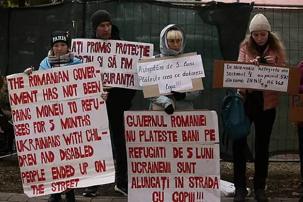 ,,Incercam sa nu consumam prea multa apa sau lumina". Protestul ucrainenilor refugiati in Romania care nu au primit banii promisi de Guvern