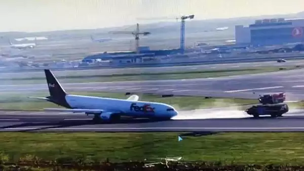 Incident aviatic grav: aterizare fortata a unui Boeing 763 pe aeroportul din Istanbul. Imagini spectaculoase - VIDEO