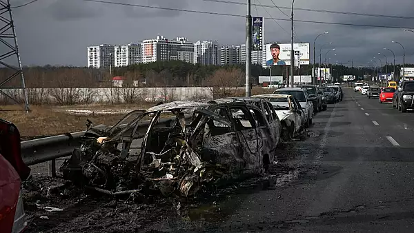 Incident in Ucraina. Masina in care se afla ministrul de externe eston a luat foc in timpul unei vizite la Kiev