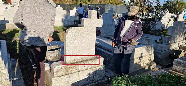 Incident socant petrecut intr-un cimitir din Timisoara. O firma distruge cruci gratis, alta le repara contra cost