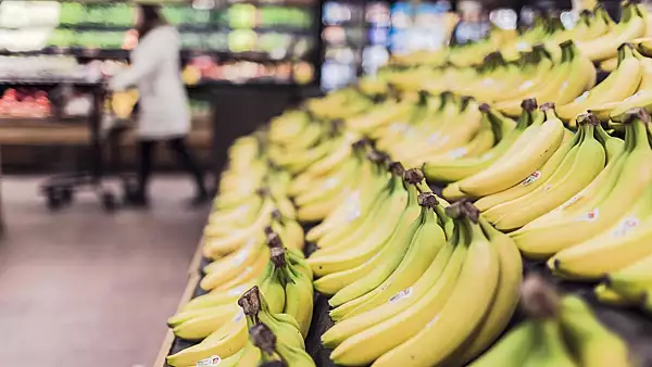 Incident violent intr-un supermarket din Bucuresti: Un tata si fiul sau au batut cu bestialitate o angajata