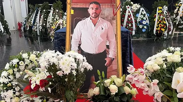 Inmormantarea lui Costel Corduneanu a blocat orasul Iasi. Sute de oameni au participat la funeralii