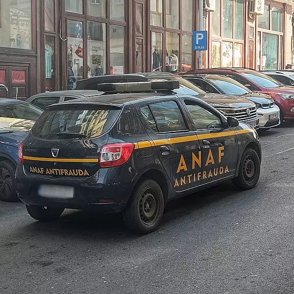 Inspectorii Antifrauda din ANAF raman doar cu spray paralizant, aparate de electrosocuri si bastoane pentru autoaparare / Se mareste numarul de angajati / Cum a