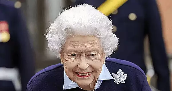 Intalnirea hazlie dintre Regina Elisabeta a II-a si doi turisti din SUA care n-au recunoscut-o. Momentul, povestit de un apropiat VIDEO