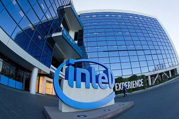 Intel ar putea fi ,,salvata" din colaps. Cine vrea sa preia actiunile companiei, dupa concedierile masive