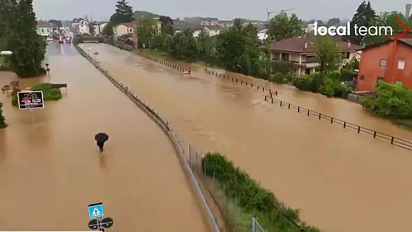 Inundatii devastatoare in Italia. Oamenii sunt evacuati din case
