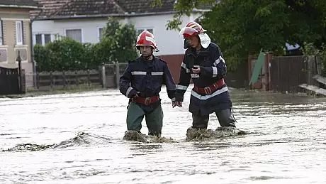 Inundatii in Lupeni, judetul Hunedoara. Primarul a pornit sirenele de alarma