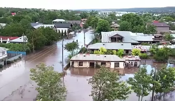 Inundatiile au facut prapad! 7 oameni au fost ucisi de ape