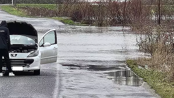 Inundatiile fac ravagii in judetul Satu Mare - DJ K 109, inchis circulatiei, la Barajul Calinesti-Oas e aproape cod rosu de inundatii