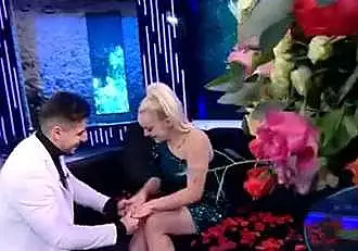 Ion din casa Mireasa a cerut-o in casatorie pe Raluca la Xtra Night Show. Cum a reactionat Dan Capatos: "Este pentru prima oara cand..." / VIDEO
