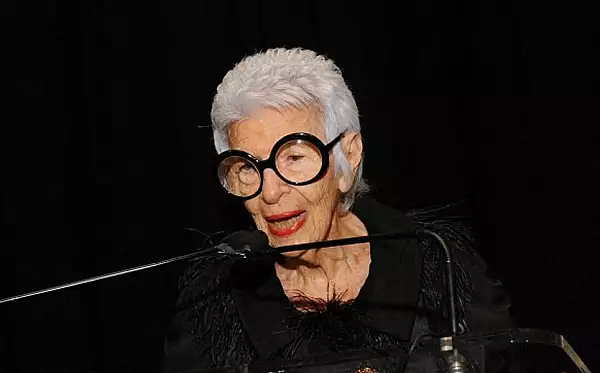 Iris Apfel, supranumita ,,starleta geriatrica", un icon al modei new-yorkeze, a murit la 102 ani