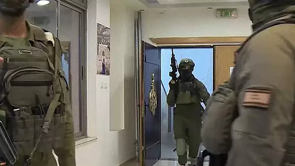 Israelul a inchis pentru 45 de zile biroul Al Jazeera din Cisiordania, dupa un raid