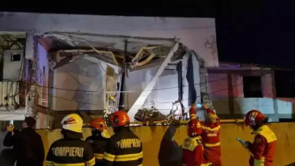  ISU reia cautarile la blocul din Craiova unde s-a produs explozia soldata cu un mort si 3 raniti