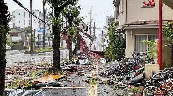 Japonia a fost lovita de cel mai puternic taifun din acest an, cu rafale de 250 km/ora. Trei morti, un milion de oameni evacuati