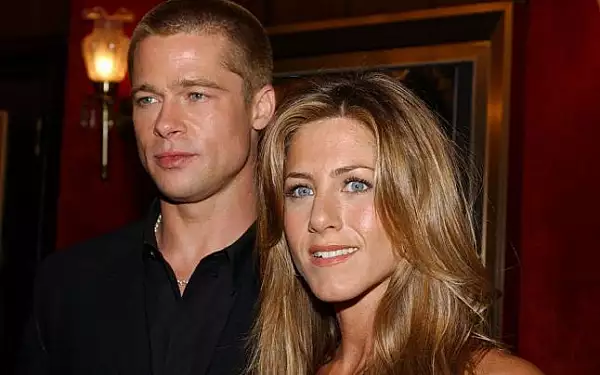 Jennifer Aniston s-a reindragostit de Brad Pitt? Il lauda ca o adolescenta : "E minunat, fantastic!"