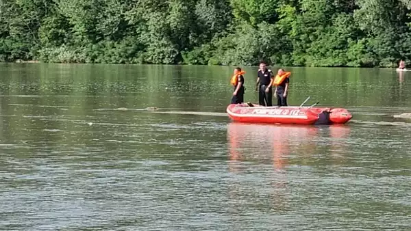 Joaca periculoasa: Doi copii au ajuns la spital dupa ce au intrat in lac sa recupereze o jucarie