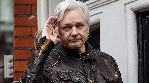 Julian Assange este liber si a parasit deja Marea Britanie, anunta WikiLeaks