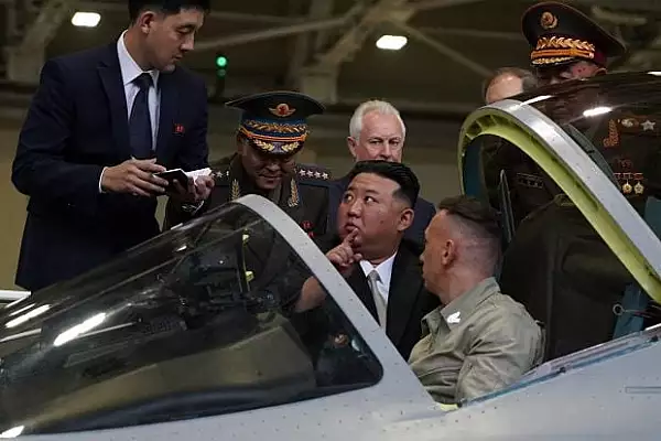 Kim Jong Un s-a suit in avioanele de vanatoarele rusesti, la o uzina din Extremul Orient al Rusiei, vizata de sanctiunile occidentale | VIDEO