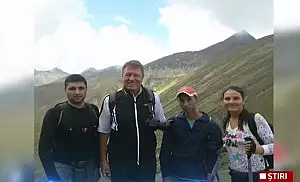 Klaus Iohannis, din nou pe munte. Presedintele a ajuns pe cel mai inalt varf din Romania 