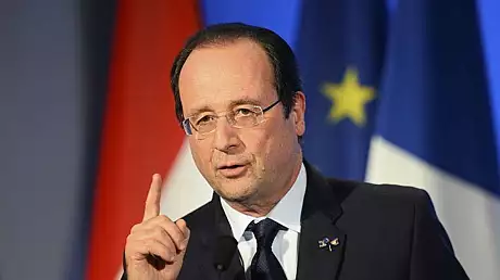 Klaus Iohannis l-a decorat pe Francois Hollande cu cea mai inalta distinctie