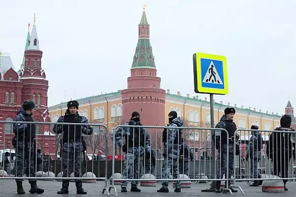 Kremlinul confirma ca au fost impuse restrictii oficialilor rusi in ceea ce priveste deplasarile in strainatate