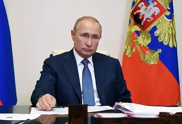 Kremlinul impune carantina obligatorie de doua saptamani pentru oricine se intalneste cu Vladimir Putin