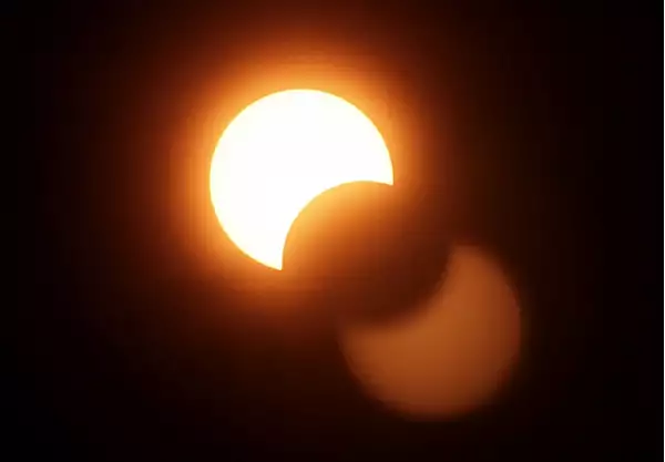 La ce ora se va vedea eclipsa partiala de soare 2022 in Romania