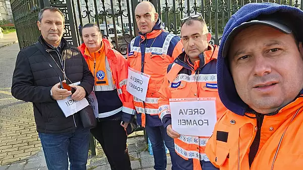 Le-a ajuns cutitul la os. Protest urias in Capitala. Ambulantieri din toata tara au intrat in greva foamei