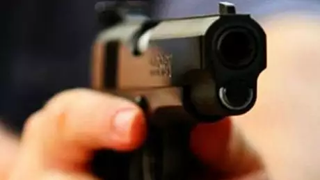 Legea armelor se modifica: Politistii pot folosi pistoalele din dotare fara sa mai raspunda penal