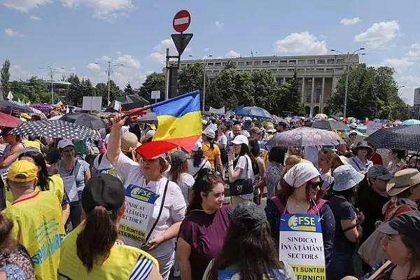 LIVE | Cadrele didactice, in mars spre Cotroceni, dupa ce au protestat din nou in fata Guvernului. Negocierile cu Ciuca s-au incheiat, fara niciun consens. ,,Ac