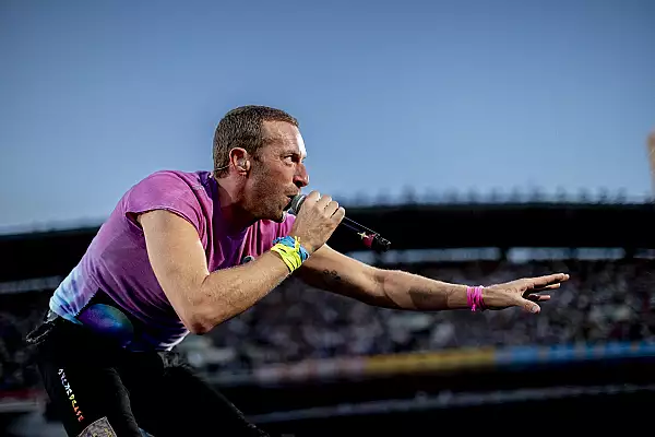 LIVE VIDEO Chris Martin de la Coldplay: "Am fost socat, trist si suparat". Artistul a rugat publicul sa-l huiduie 5 secunde. Apoi a glumit: "Huiduitul de azi a 