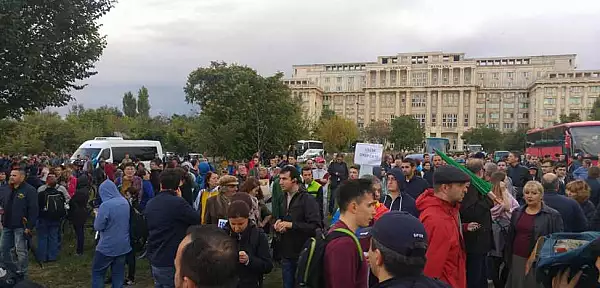 LIVETEXT FOTO Proteste dupa decizia Senatului in cazul Oprea, in Bucuresti si in mai multe orase din tara