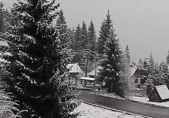 Locul din Romania unde zapada a ajuns la doi metri: ,,Ninge incontinuu!". Aici este iarna in toata regula / FOTO