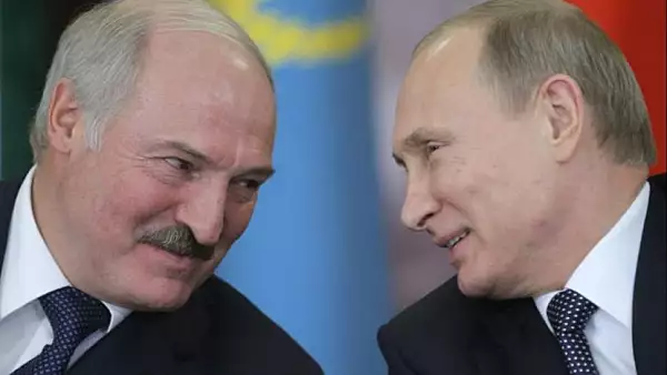 Lukasenko recunoaste ca i-a cerut lui Putin sa-l aprovizioneze cu arme