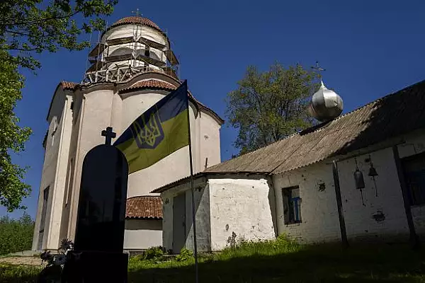 lupte-au-avut-loc-chiar-aici-o-biserica-de-langa-kiev-a-devenit-simbol-al-rezistentei-in-fata-trupelor-ruse.webp