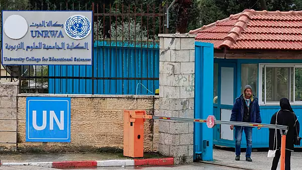 MAE suspenda finantarile catre Agentia ONU pentru refugiatii palestinieni, dupa acuzatiile privind implicarea unor angajati in masacrul Hamas din Israel
