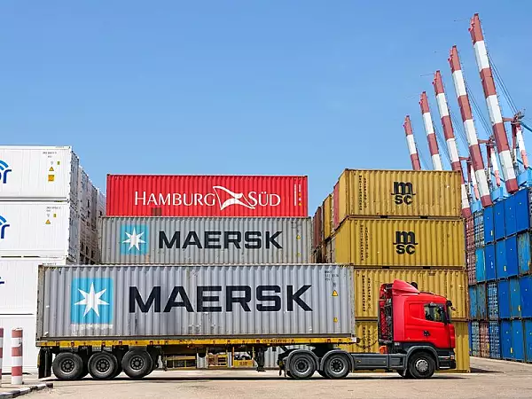 Maersk: Devierea navelor din Marea Rosie s-ar putea extinde pana in a doua jumatate a anului 2024