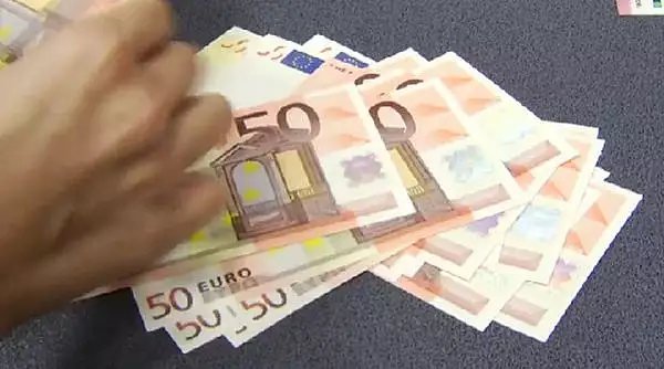 mai-multi-romani-au-cumparat-valuta-in-bancnote-de-50-euro-atrasi-de-cursul-avantajos-in-vrancea-si-buzau-ulterior-au-regretat.webp